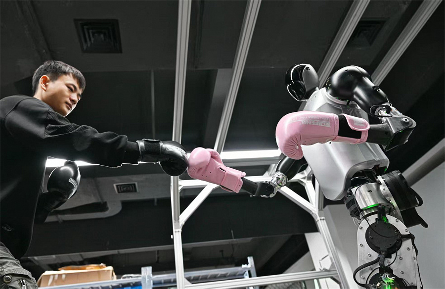 China's industrial production maintains growth momentum on robust manufacturing