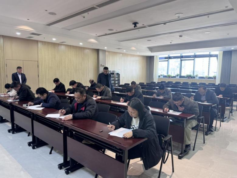 漯河市应急管理局对重点工矿企业安全生产管理人员进行理论考试