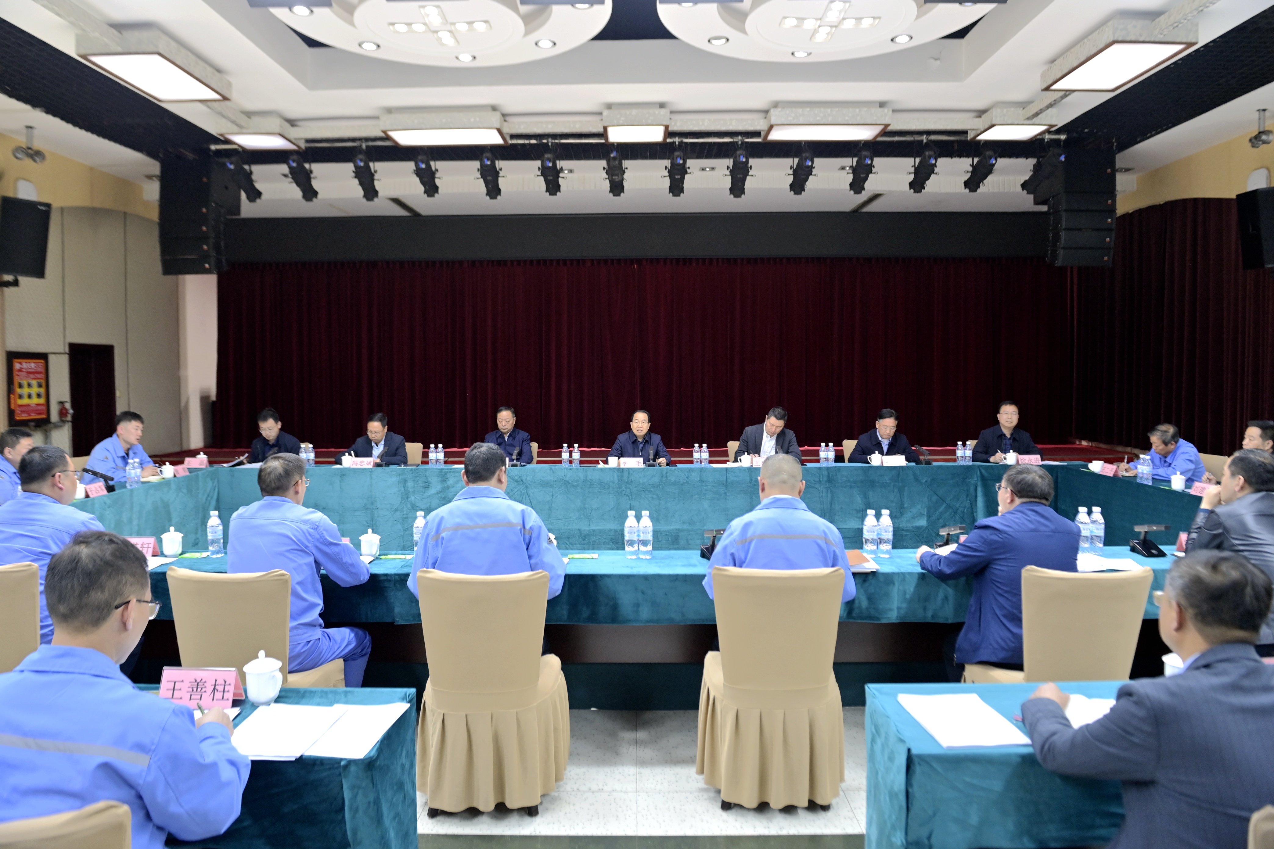 平煤神马集团党委书记、董事长李毛到中鸿煤化调研督导安全生产并组织召开座谈会强调 增强“五个意识” 以更强信心应对困难挑战