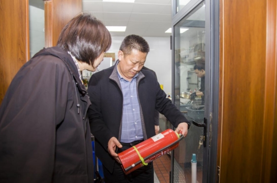 省科教中心开展清明节前消防安全检查