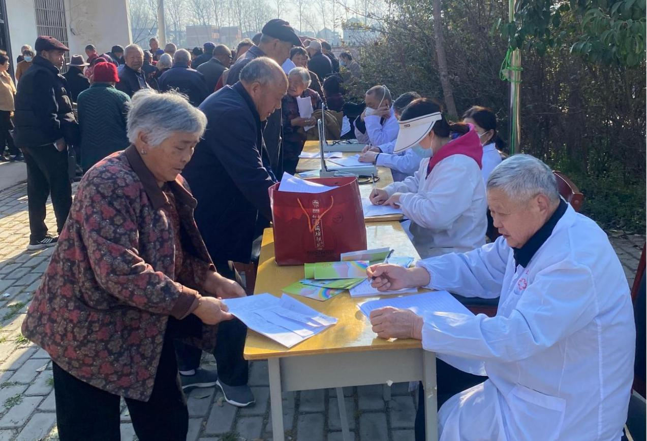 太康县审计局开展“公益义诊进乡村 健康关爱暖人心”义诊活动