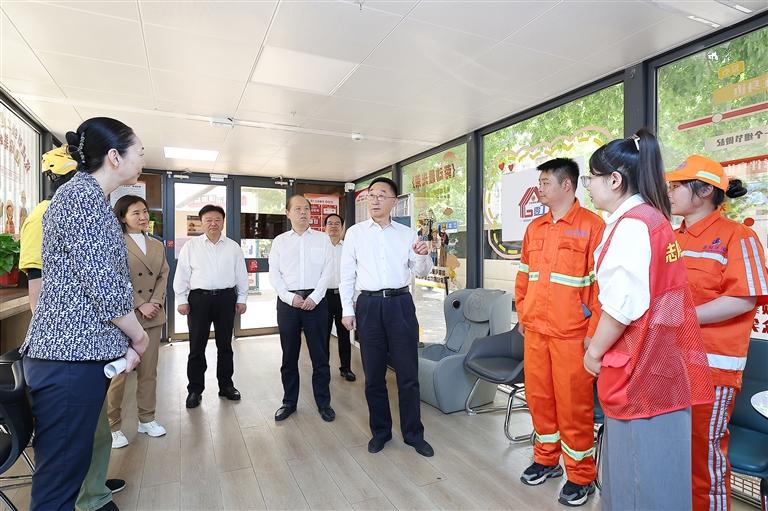 刘宁在郑州看望慰问坚守岗位的一线劳动者