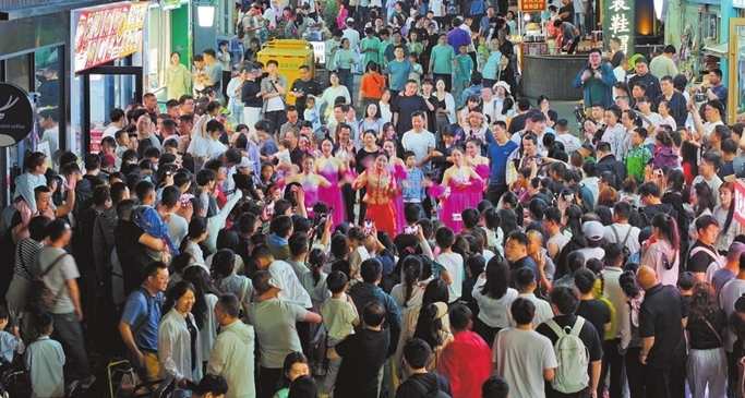 Henan's road, rail traffic hit single-day high over May Day holiday