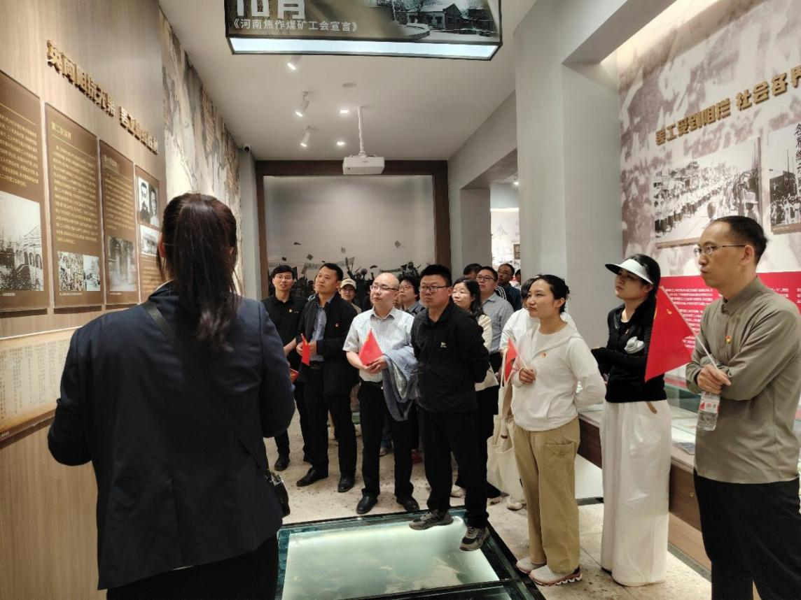 河南理工大学数学与应用数学系党支部开展“锤炼过硬作风，永葆党员本色”主题党日活动