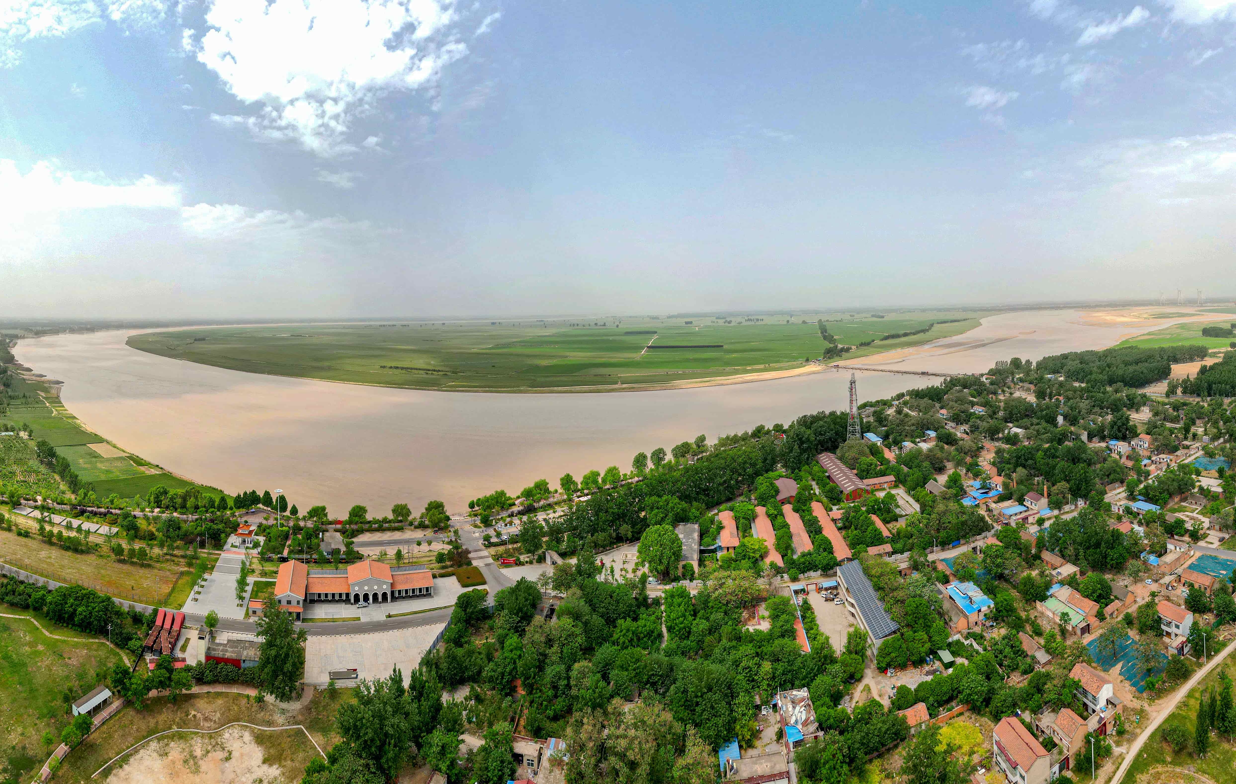 Dongbatou Embankment honored as heritage site
