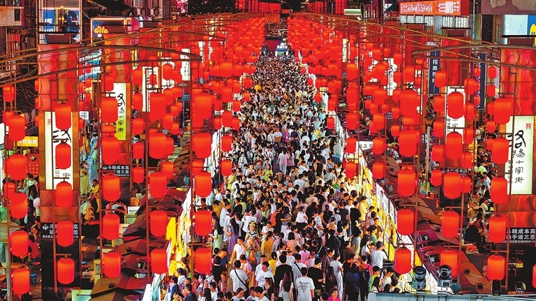 Night economy lights up Luoyang