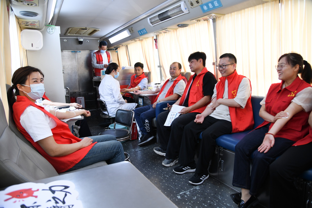 省财政厅组织开展“热血践初心 财政传大爱”无偿献血活动