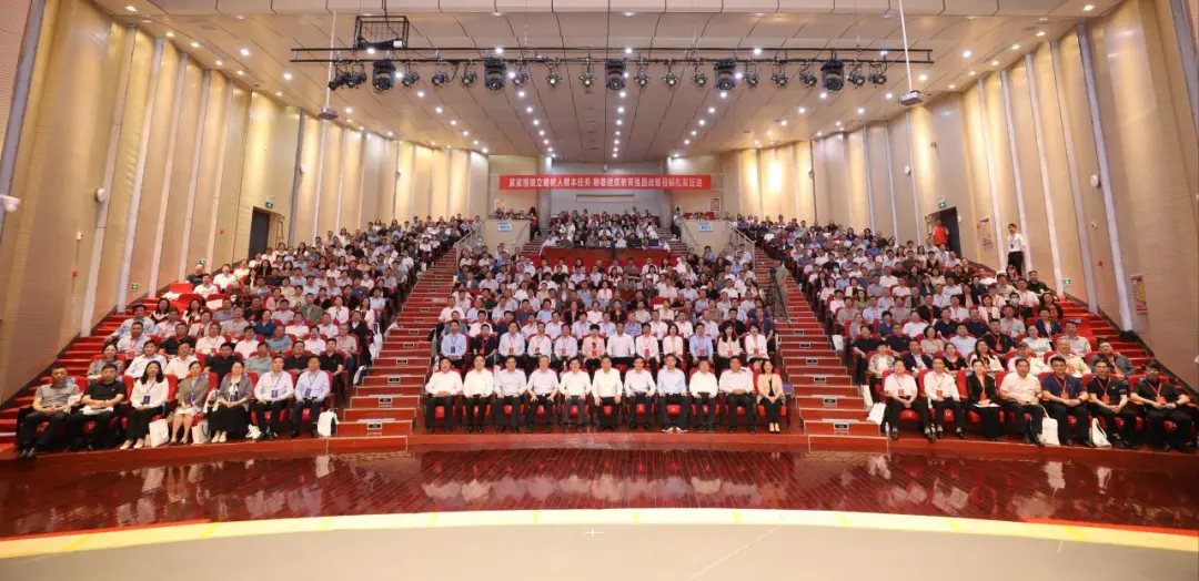 河南省高等学校思想政治教育研究会第八次会员代表大会召开