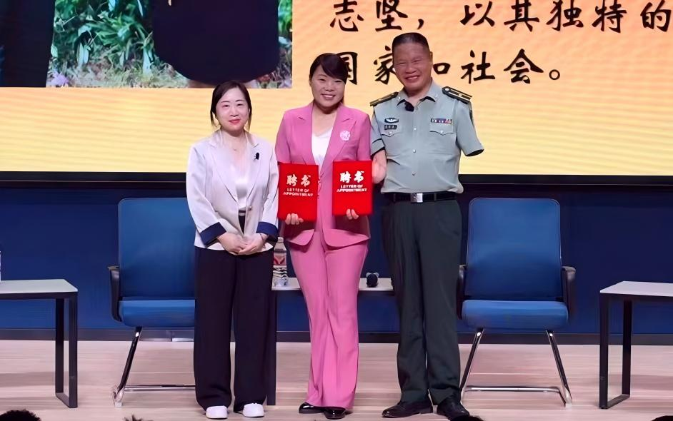 中原科技学院师生同上“访谈式思政课”
