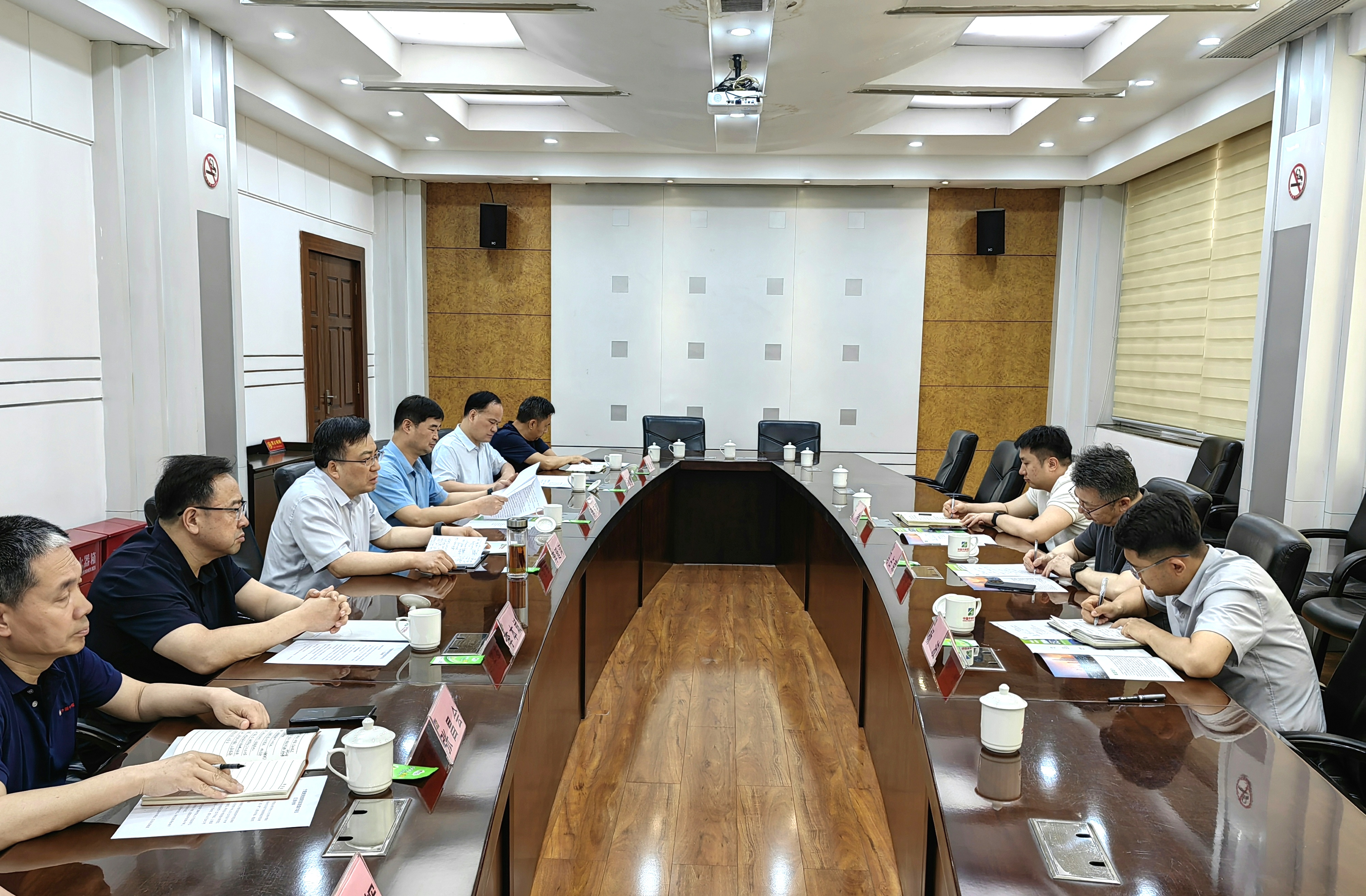 平煤神马集团总经理：加强交流对接 促进合作共赢 李延河会见宁东基地客人