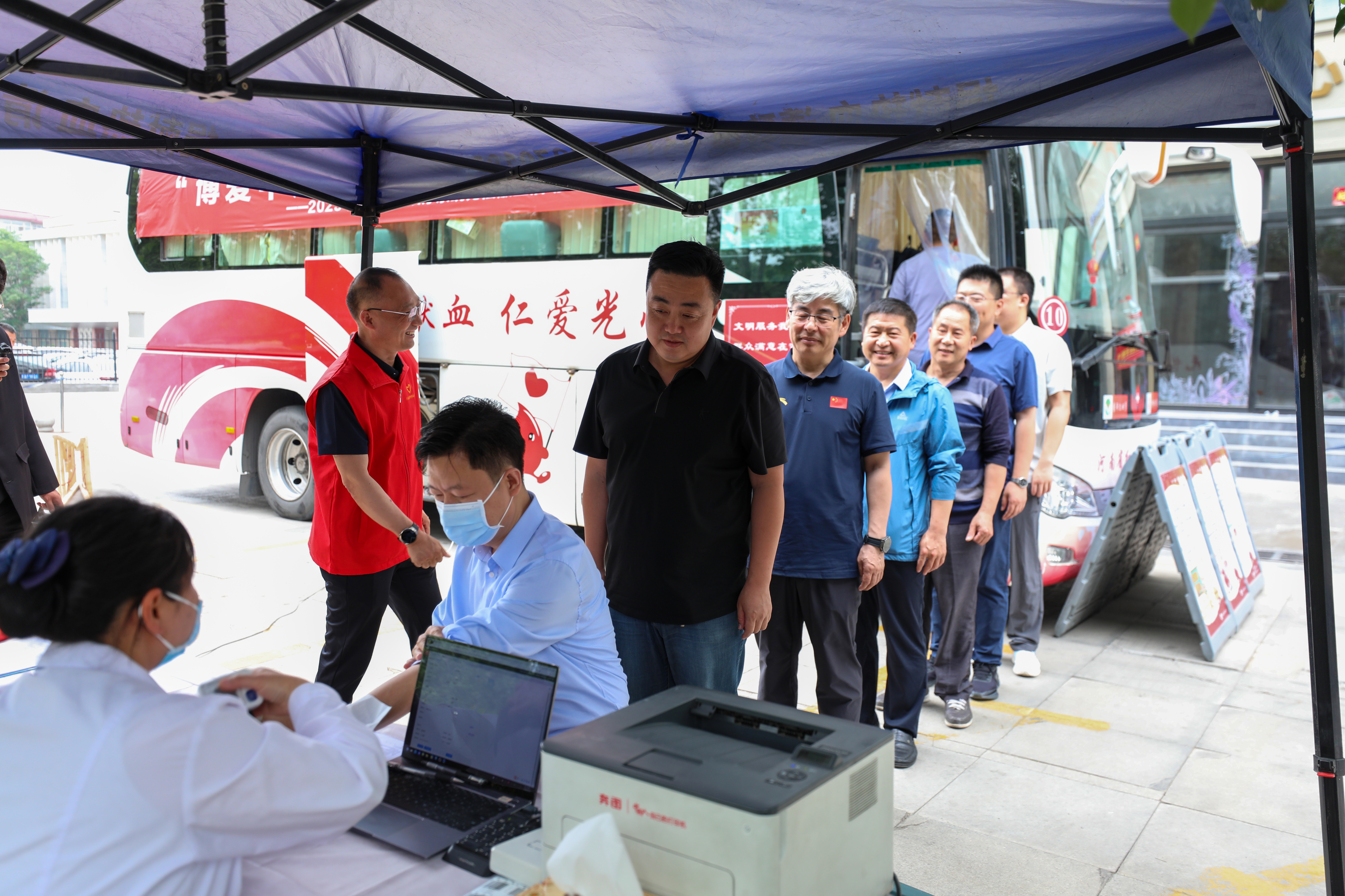 省科技厅组织开展无偿献血暨造血干细胞捐献活动