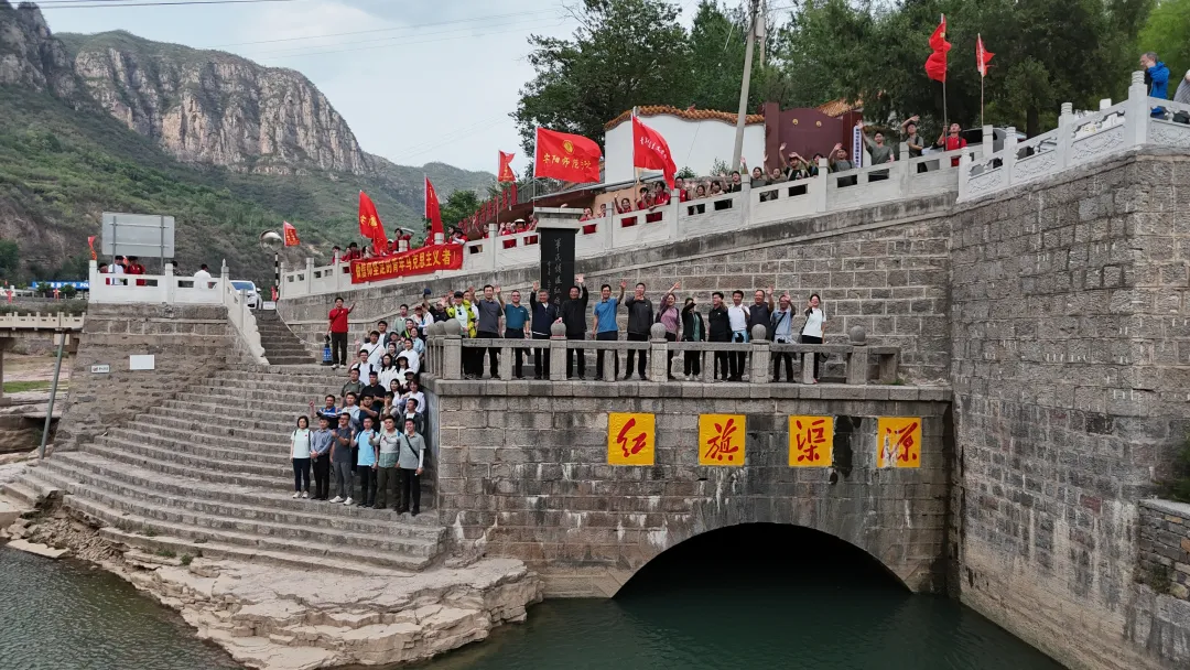 徒步24公里，他们只为上好这堂课......