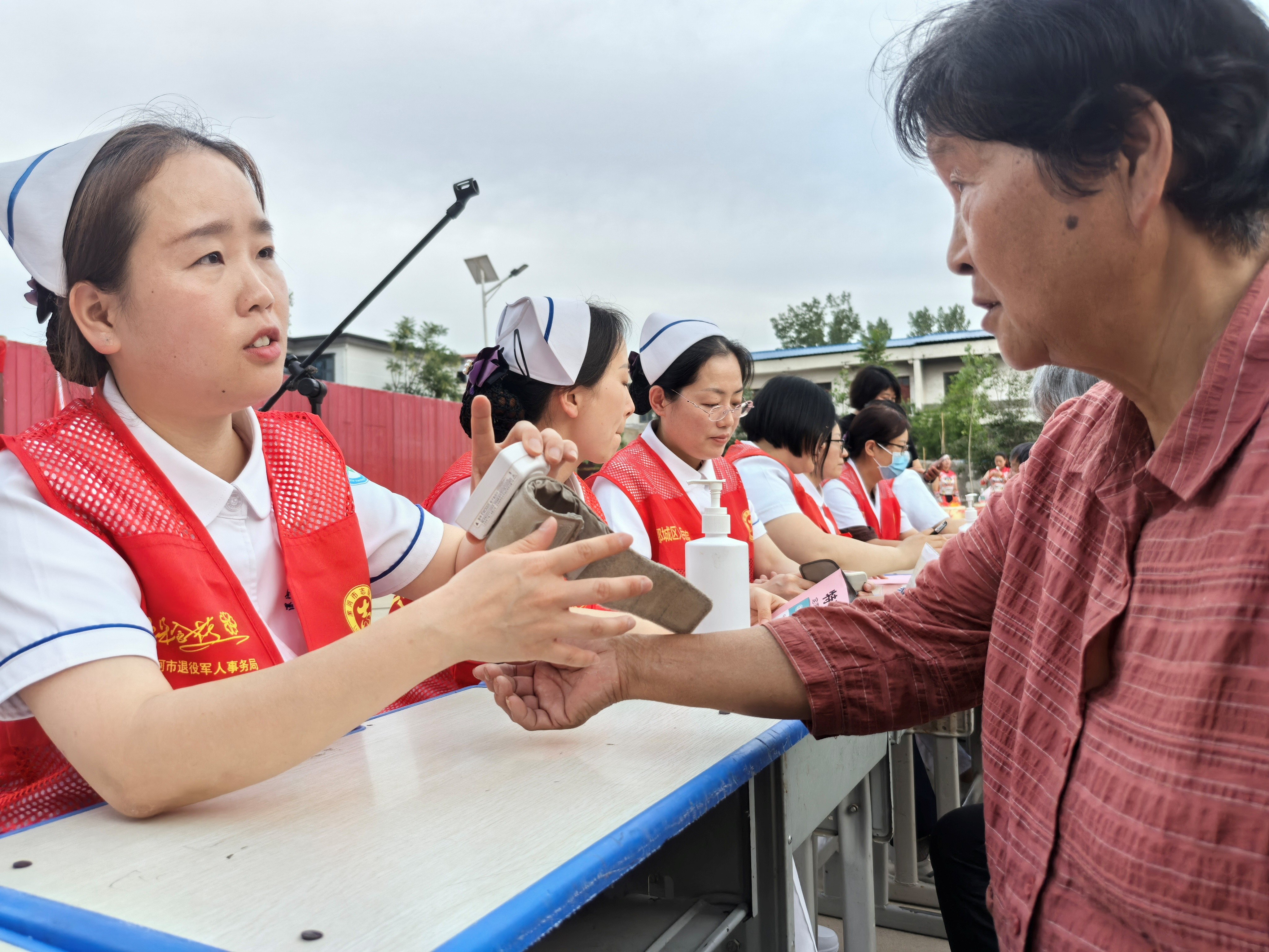 漯河：送医送法进乡村  双拥共建助振兴