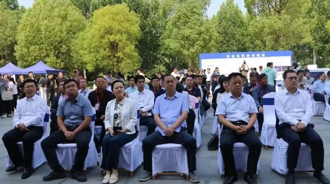 河南奶业振兴势不可挡，中原牛奶文化节开启健康消费新时代！