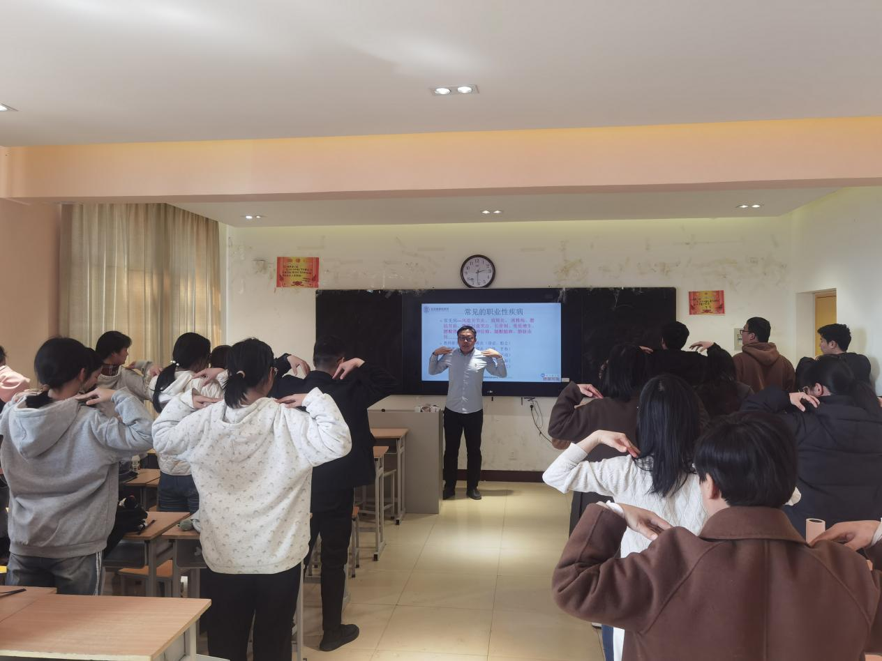 筑牢健康防线，守护育人初心——郑州科技学院外国语学院教工第二党支部开展主题党日活动