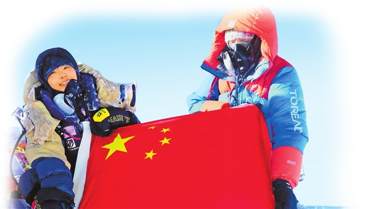 Henan's female mountaineer makes history by summiting Everest 3 times