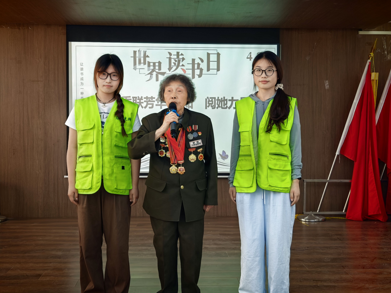 河南应用技术职业学院本科部党总支开展“薪火相传读经典 ‘五老’领航育初心”主题党日活动