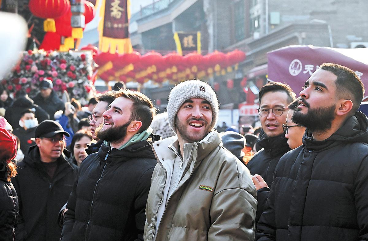 International tourists drive shopping surge in China