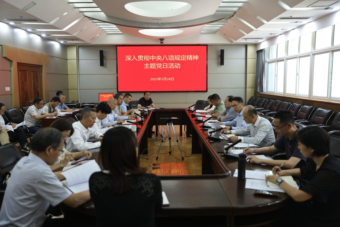 省文化和旅游厅机关党委党支部与河南博物院党委结对开展“深入贯彻中央八项规定精神”主题党日活动