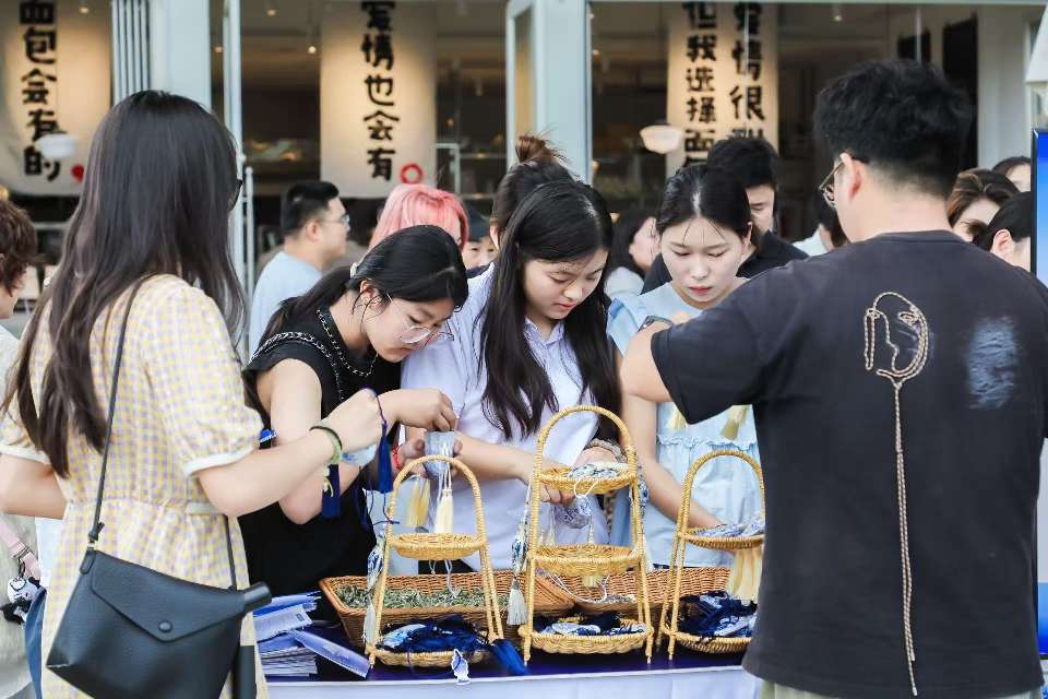 Henan's cultural tourism thrives during Dragon Boat Festival
