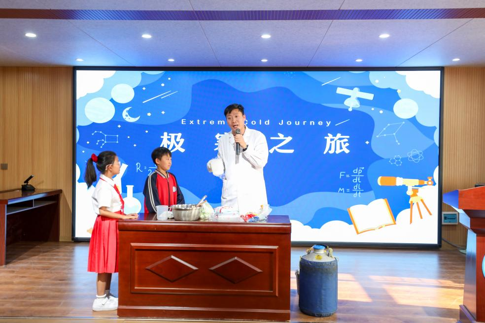 河南省科普巡讲活动走进新乡