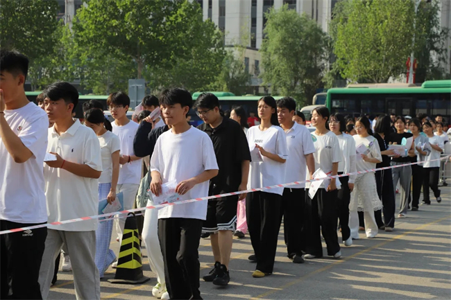 开考啦！多视角直击2025河南高考现场