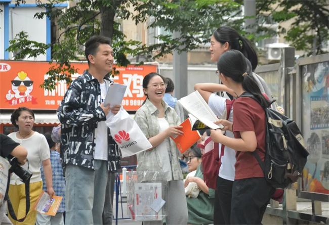 开考啦！多视角直击2025河南高考现场