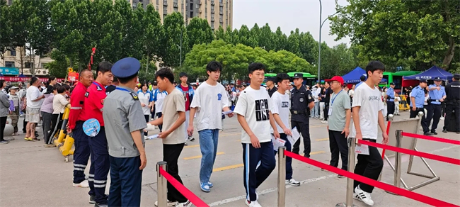 开考啦！多视角直击2025河南高考现场