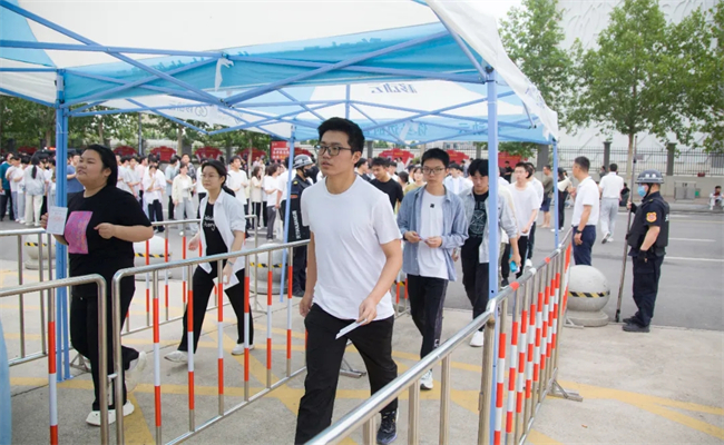 开考啦！多视角直击2025河南高考现场