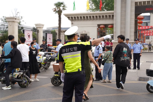 你奔赴考场的每一步，他们与你并肩战斗！
