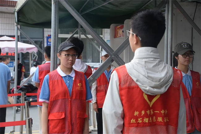 你奔赴考场的每一步，他们与你并肩战斗！