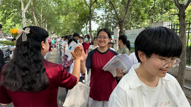 开考啦！多视角直击2025河南高考现场