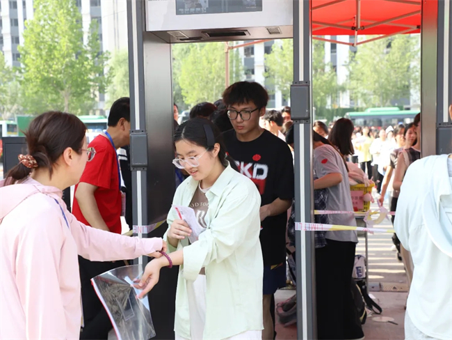 开考啦！多视角直击2025河南高考现场