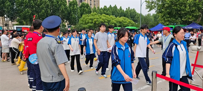 开考啦！多视角直击2025河南高考现场