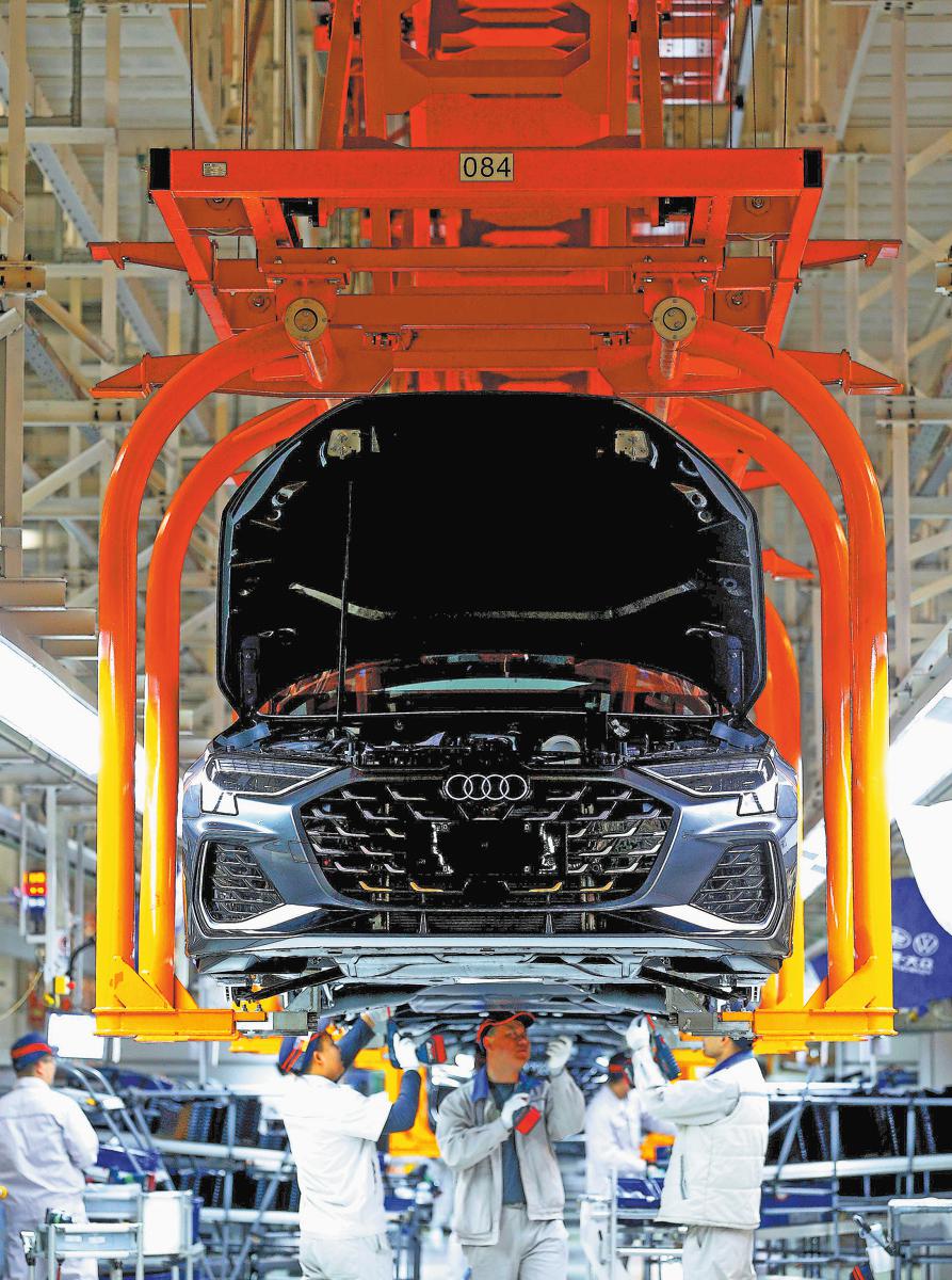 Global auto giants look to China for future vision