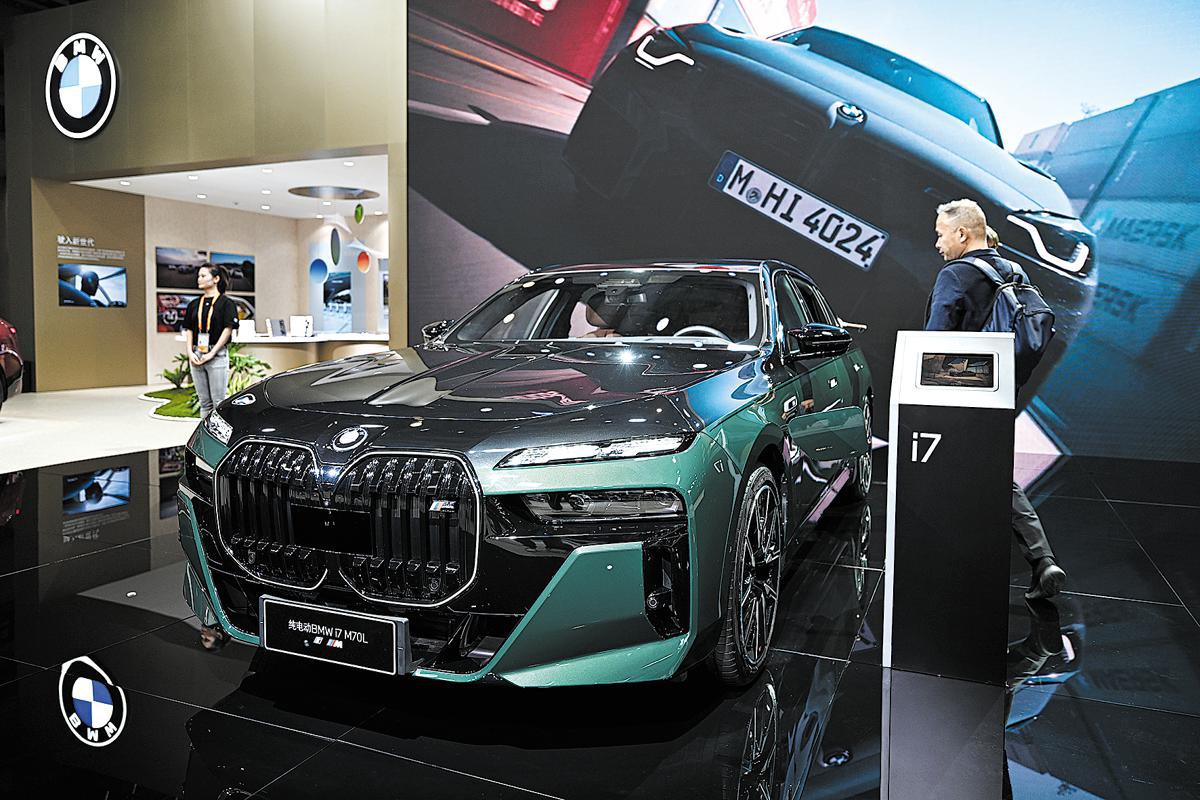 Global auto giants look to China for future vision