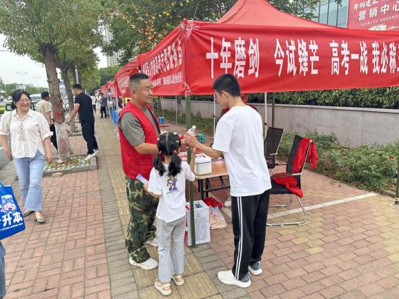 护航高考 退役军人在行动