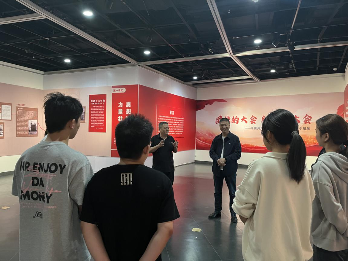 双向赋能育新人 红色基因火起来——漯河职业技术学院旅游与酒店管理系教工党支部积极推动双向育人模式