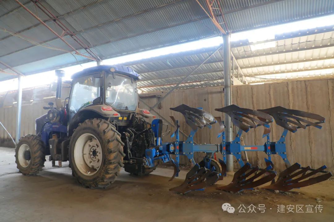 建安区子荣农机专业合作社的农业机械 何炜 摄