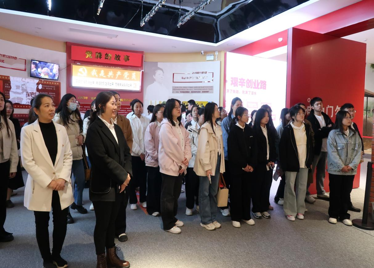 凝心铸魂强党性，担当实干建新功——郑州科技学院工商管理学院党委赴圆方非公党建学院开展主题党日活动