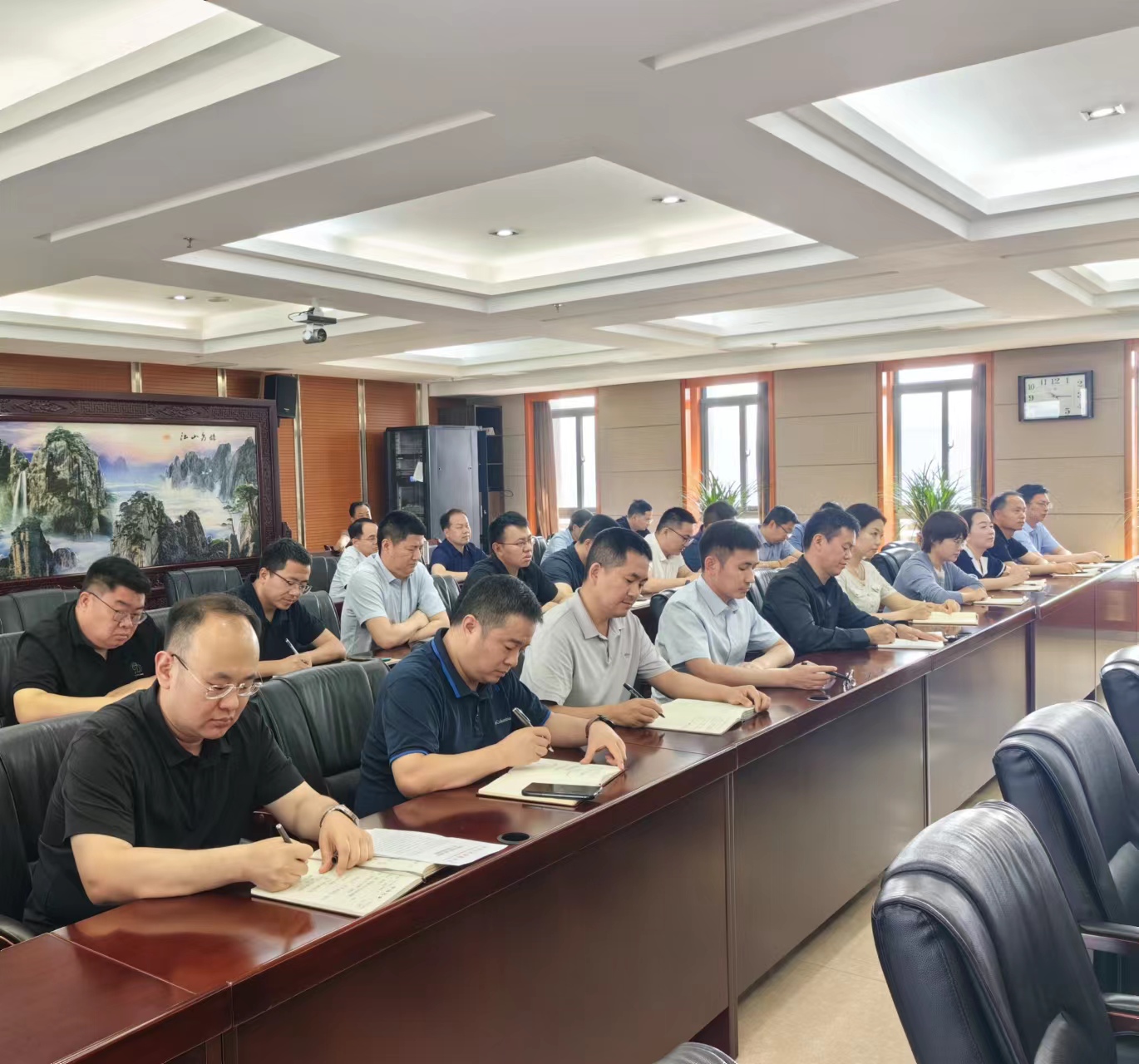 省工业和信息化厅召开新提拔干部及年轻干部集体授课暨廉政谈话会议