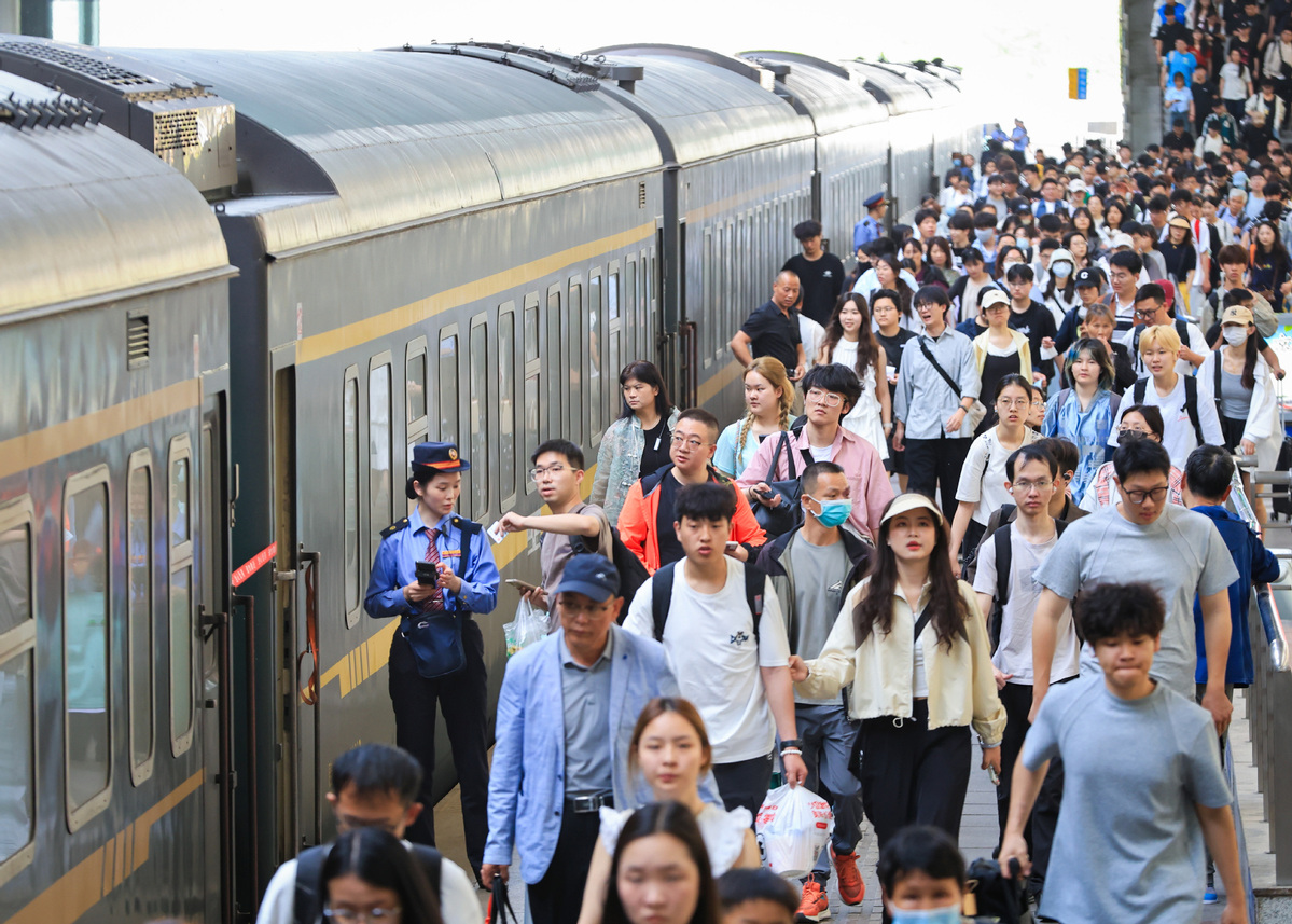 New Chinese rail record: 1.86b passenger trips from Jan to May