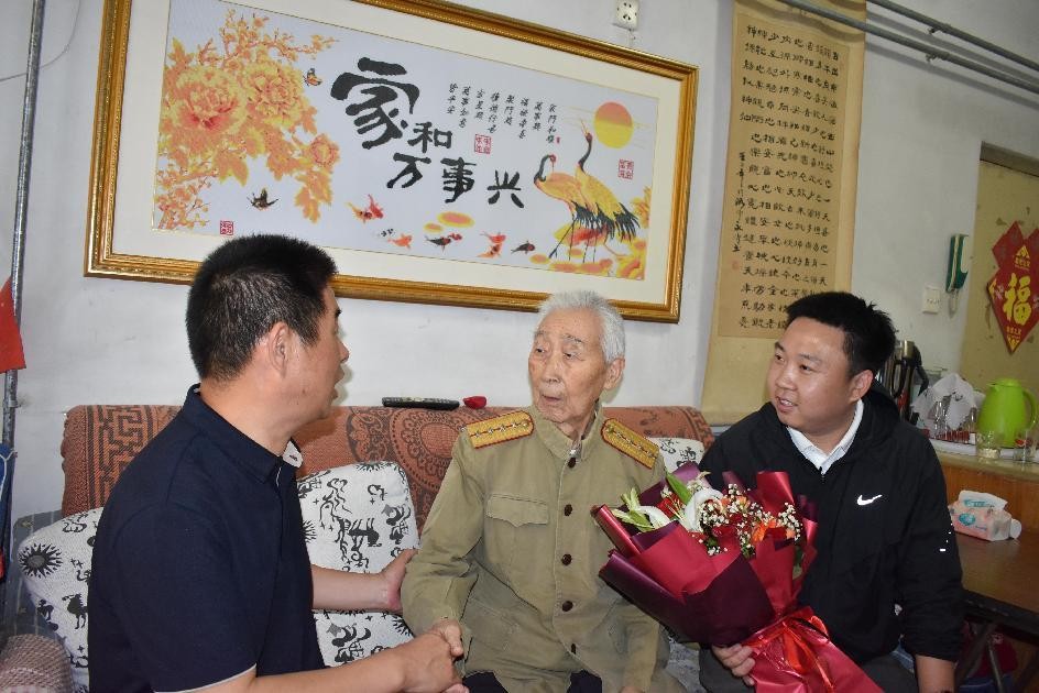 洛阳涧西慰问抗战老兵  聆听烽火岁月 传承红色基因 