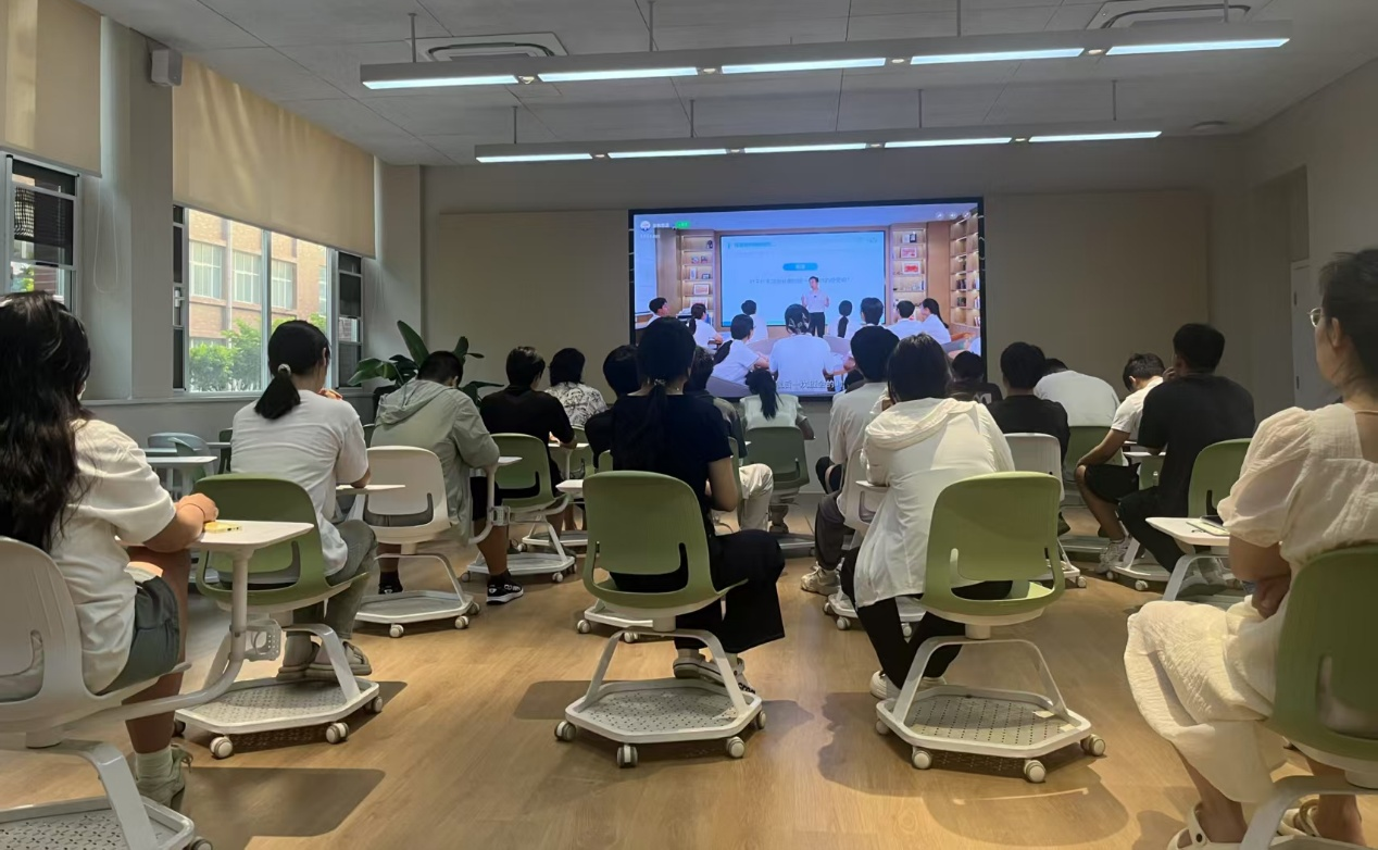 全省大学生同上“毕业季的‘心’准备——拥抱成长，逐梦前行”主题心理健康公开课