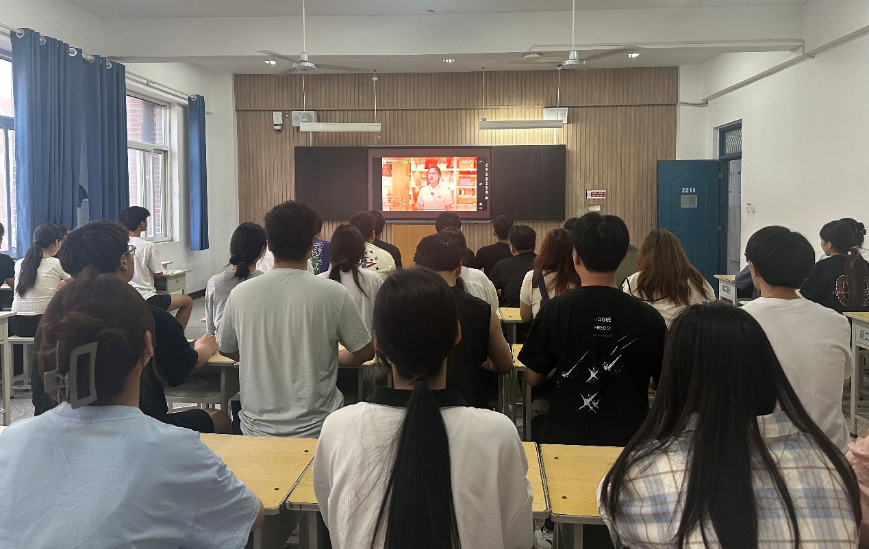 全省大学生同上“毕业季的‘心’准备——拥抱成长，逐梦前行”主题心理健康公开课