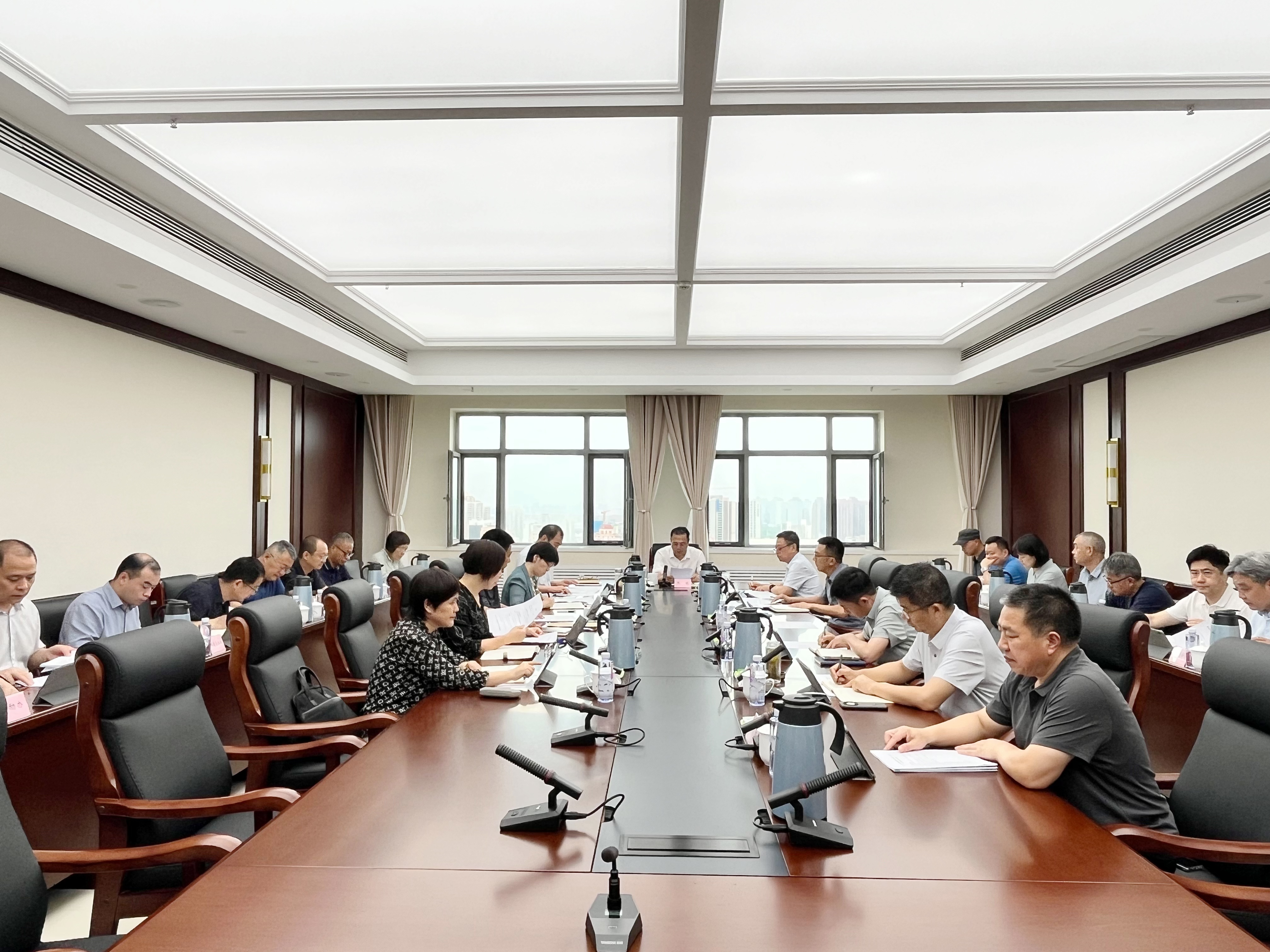 省科技厅党组理论学习中心组举行第六次集体学习研讨