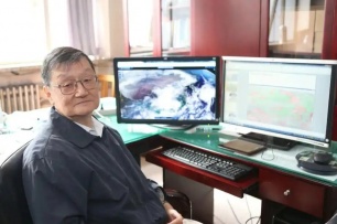 Chinese scientist wins top award for building meteorological sats
