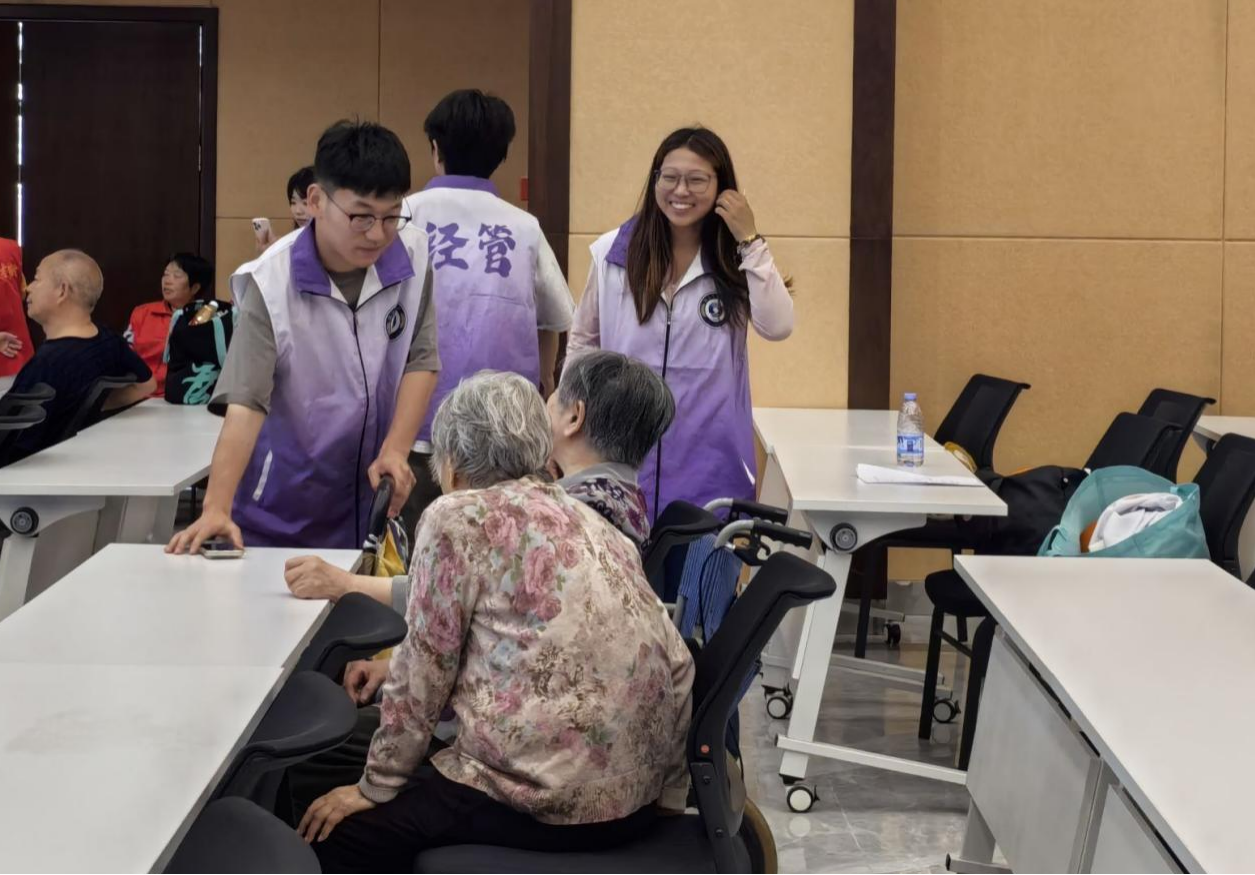 河南应用技术职业学院经济管理学院党总支学工党支部主题党日活动：端午暖夕阳 银龄共安康
