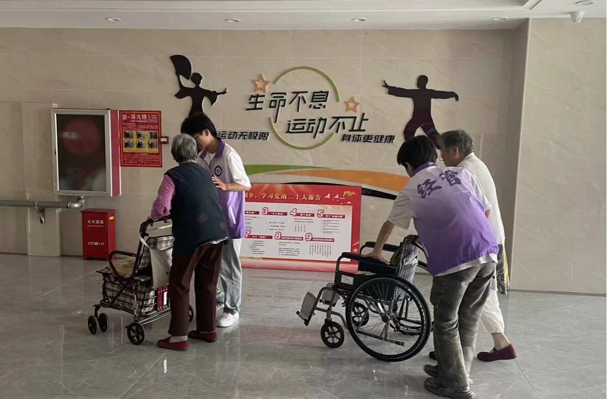 河南应用技术职业学院经济管理学院党总支学工党支部主题党日活动：端午暖夕阳 银龄共安康