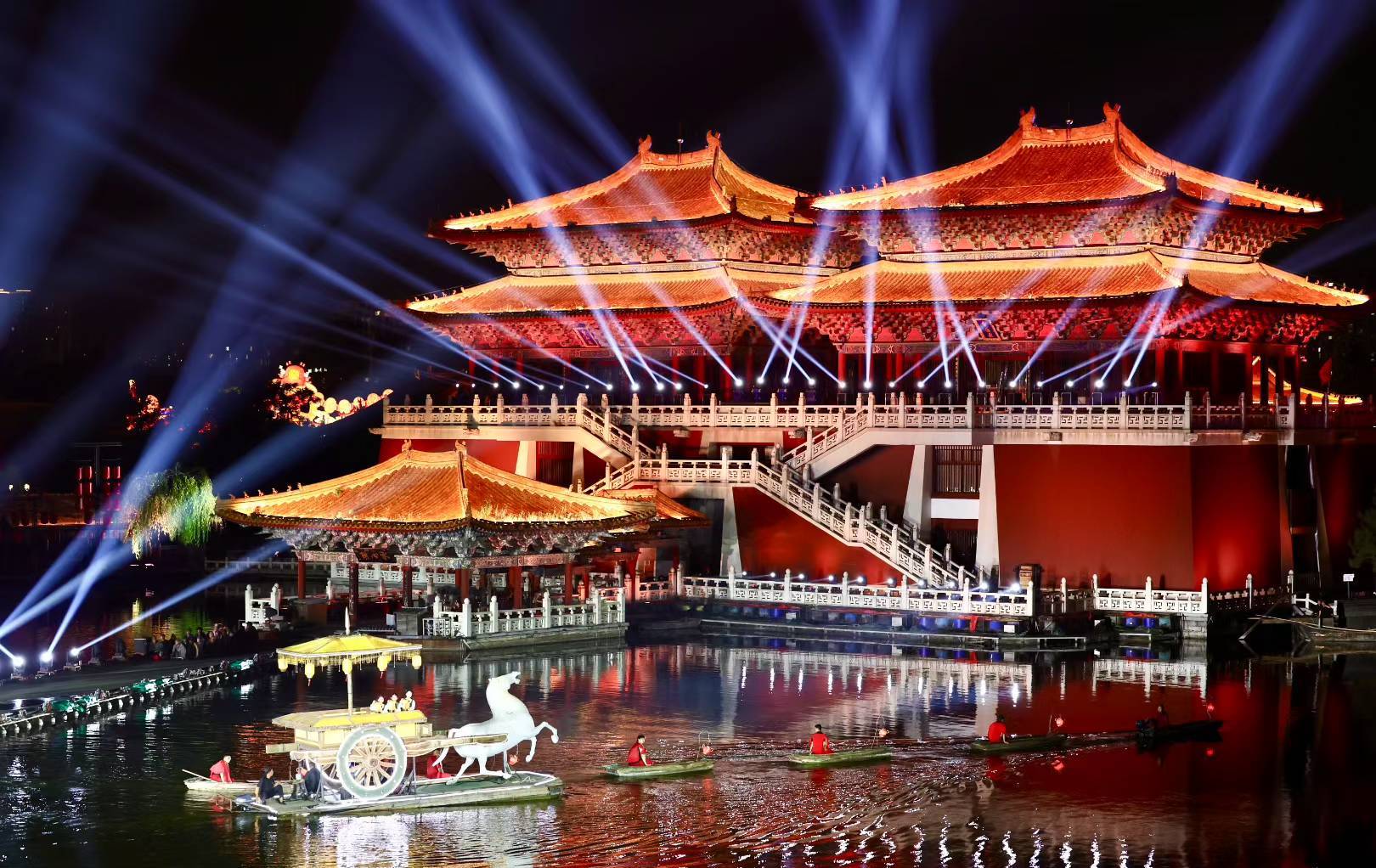 Kaifeng's ancient charm, Henan's modern glow